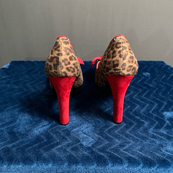 Women's Guess Heels, Size 10M, Leopard Print, Red Bow - Picture 7 of 9